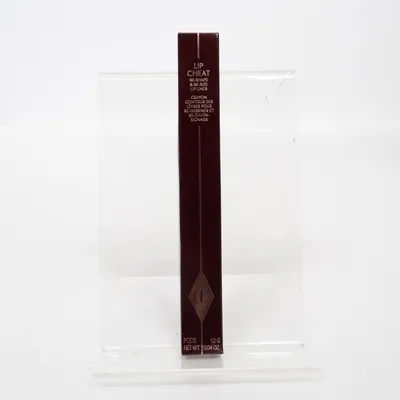Läppenna (Lip Cheat, Iconic Nude) från Charlotte Tilbury