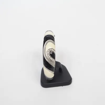 Armring (Silverfärgad, Vit, Svart) Okänd metall