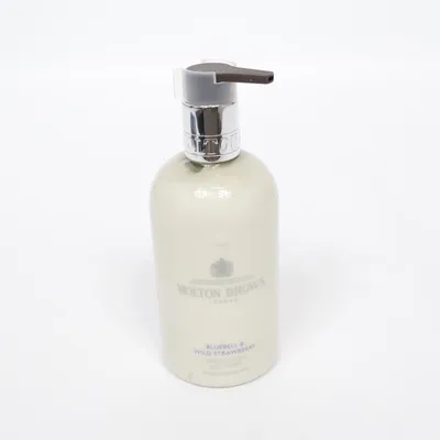 Body lotion (Bluebell & Wild Strawberry) från Molton Brown