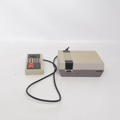 Spilkonsol (Beige, Sort, Rød) fra Nintendo