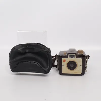 Analog kompaktkamera (Brownie Holiday Flash) från Kodak