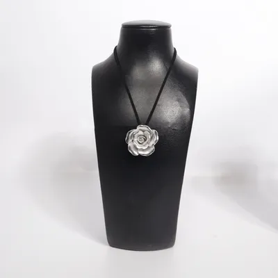 Halsband (Silverfärgad, Svart) Okänd metall