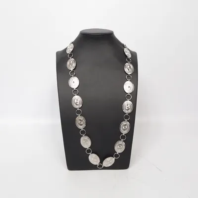 Halsband (Silverfärgad) Okänd metall