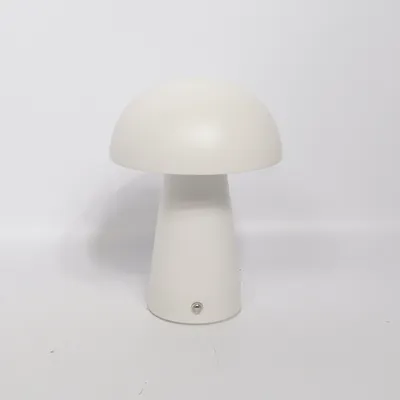 Bordslampa (Vit) från East Import
