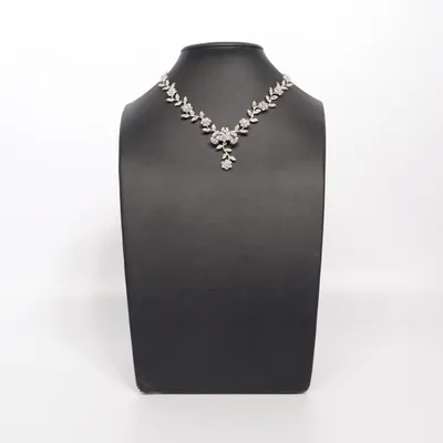 Halsband (Silverfärgad) Okänd metall