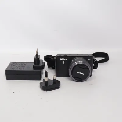 Digital compact camera (S1) from Nikon