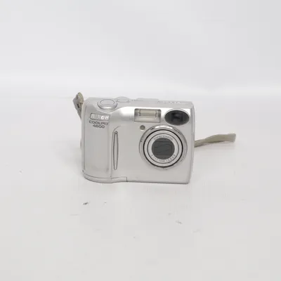 Digital compact camera (Coolpix 4600) from Nikon