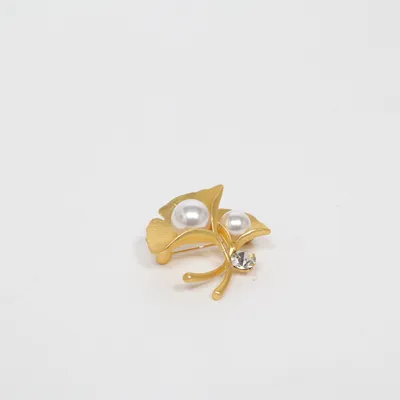 Brooch (Gold, White) Unknown metal