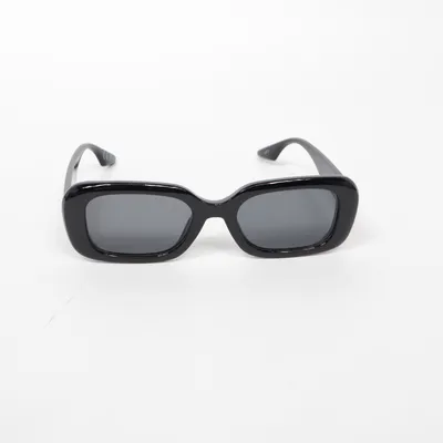 Solglasögon (Svart) från NA-KD