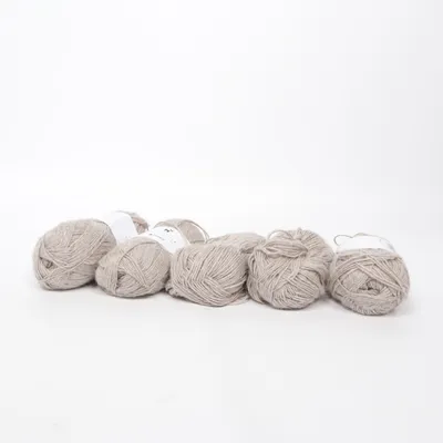 Garn (Beige) från Hobbii Alpackaull, Silke