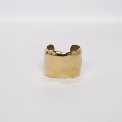 Armring (Guldfärgad) från Edblad Okänd metall