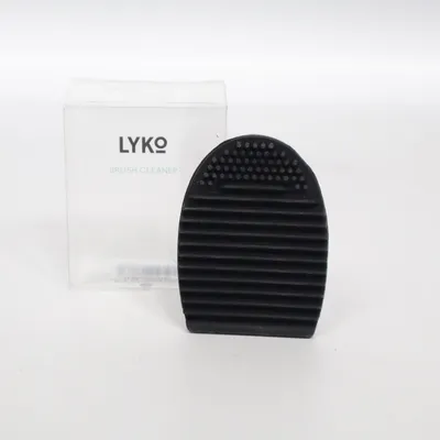 Makeup brush cleaner (Black) from Lyko