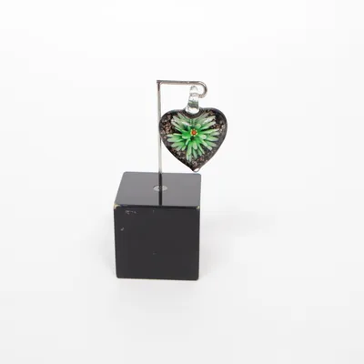 Hänge (Svart, Grön, Guldfärgad) Okänd metall