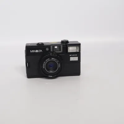 Analog kompaktkamera (Hi-Matic GF, Minolita Lens 38mm 1:4) från Minolta