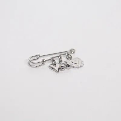 Pin (Silverfärgad) Okänd metall