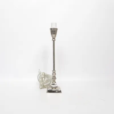 Bordslampa (Silverfärgad) från Watt & Veke