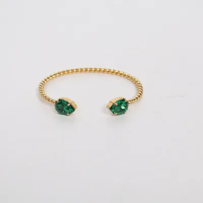 Armring (Guldfärgad, Grön) från Caroline Svedbom Okänd metall