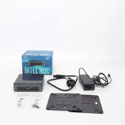 Stationär dator (NUC8i5BEK) från Intel