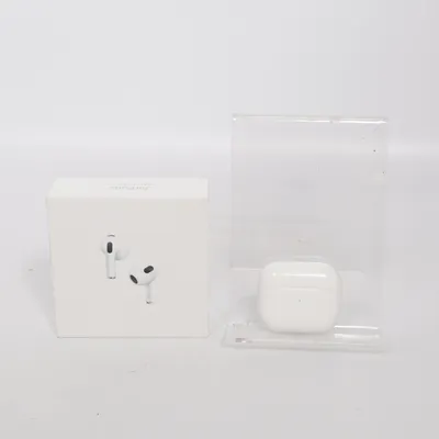 Hörlurar (AirPods with MagSafe Charging Case) från Apple