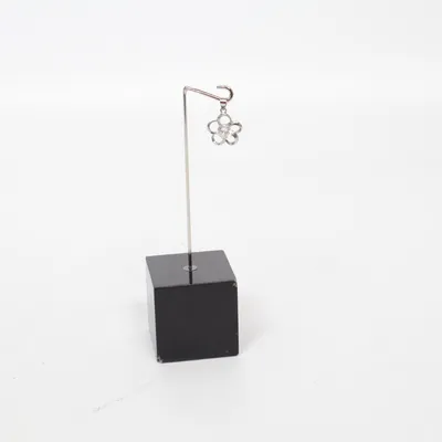 Hänge (Silverfärgad) Okänd metall