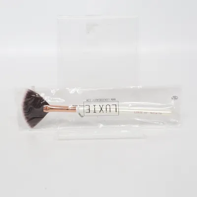 Makeup børste (Luxie 560, Medium Fan) fra Luxie Beauty