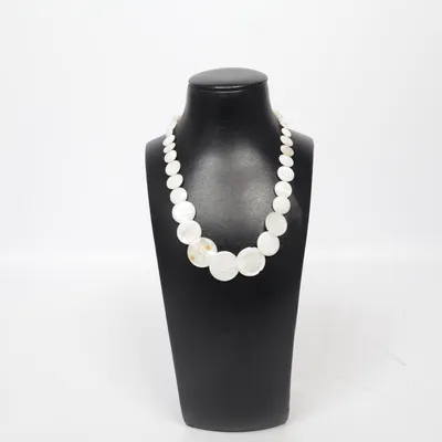 Halsband (Silverfärgad, Vit) Okänd metall