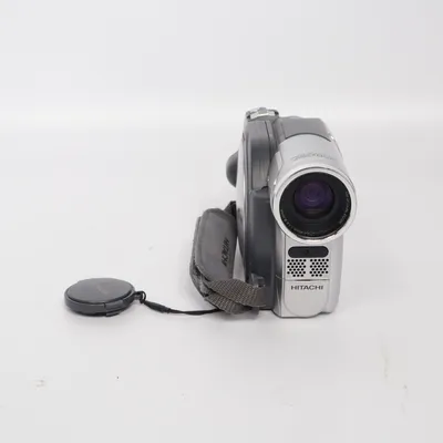 Videokamera (f=2.2-55mm 1:1.8 34mm) fra Hitachi