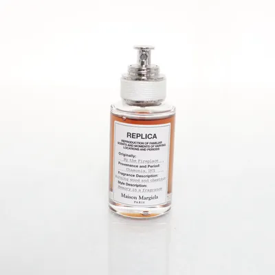 Eau de Toilette (by the fireplace) van REPLICA