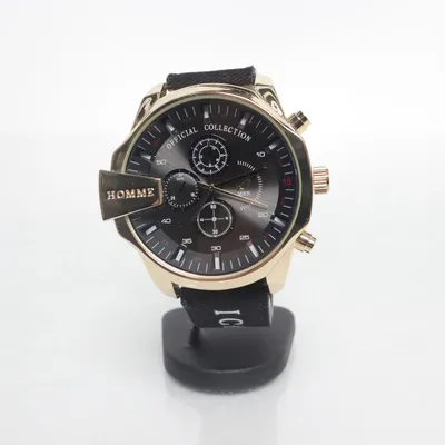 Wristwatch (Black) from New Yorker
