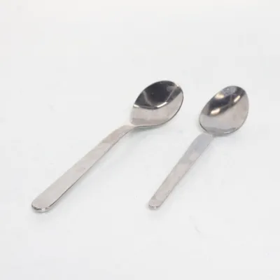 Tesked (Silverfärgad) från IKEA