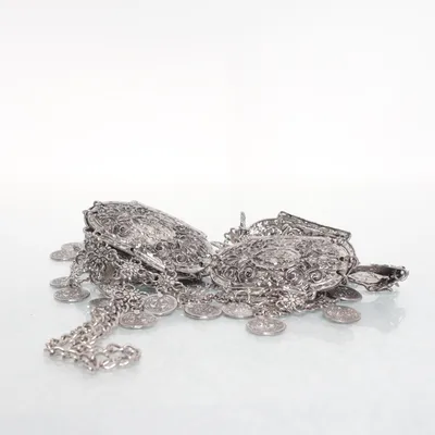 Kroppssmycke (Silverfärgad) Okänd metall