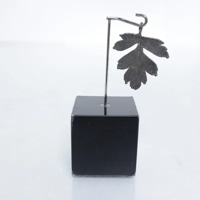 Hänge (Grå) Okänd metall