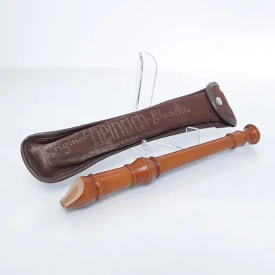 Blaasinstrument (Bruin) van Heinrich