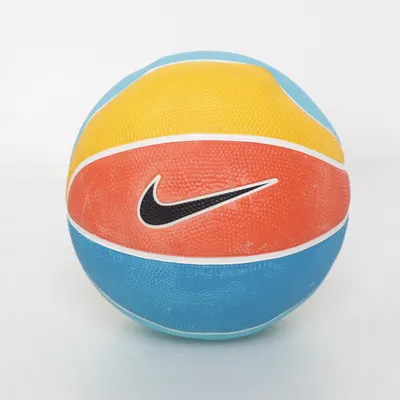 Basketbold (Blå, Rød, Gul) fra Nike
