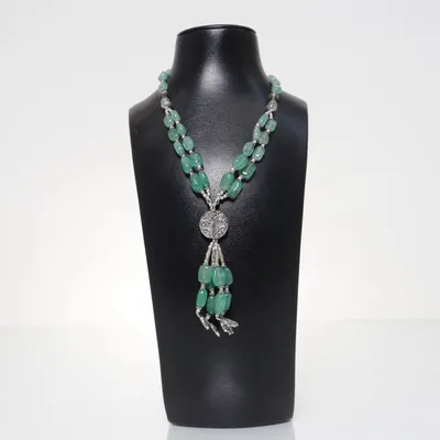 Halsband (Silverfärgad, Grön) Okänd metall