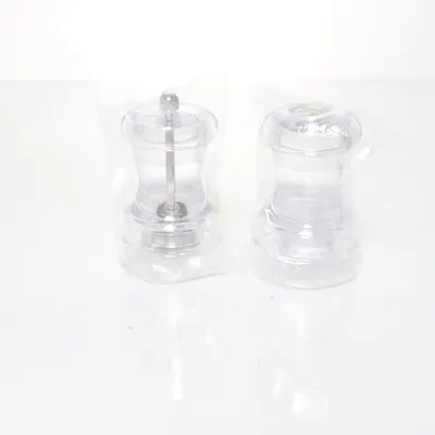 Salt & pepper shakers (White)