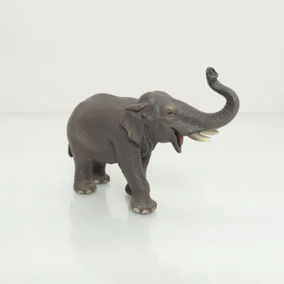 Figurine (Gray) from Schleich
