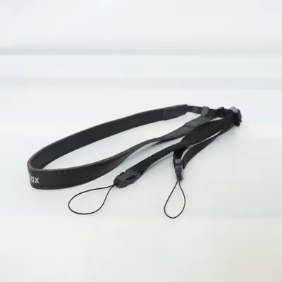 Axelrem (Svart) från Instax