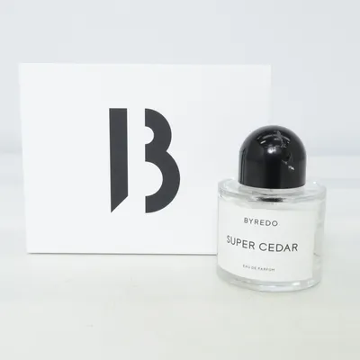 Eau de Parfum (Super Cedar) van Byredo
