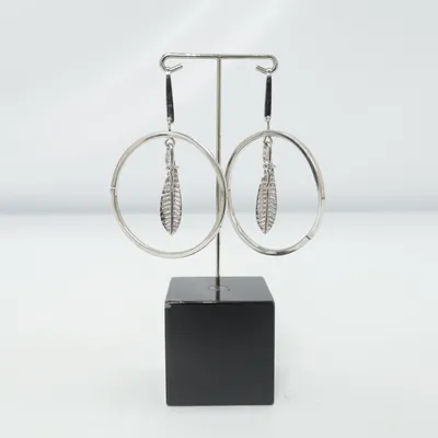 Örhängen (Silverfärgad) från Miss Dee Okänd metall