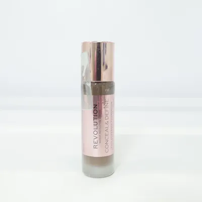 Foundation (Conceal & Define Full Coverage Foundation) van Makeup Revolution London