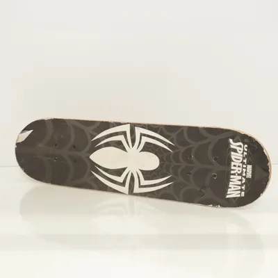 Skateboard (Svart, Vit) från Marvel