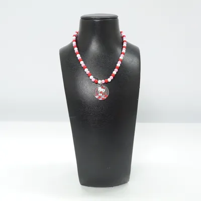 Collier (Rouge, Rose, Blanc) Métal inconnu
