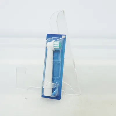 Cleansing tool (Precision Clean) from Oral-B