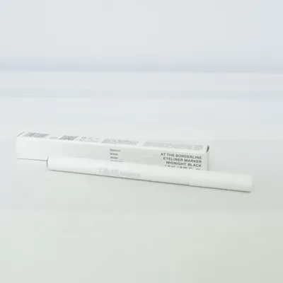 Eyeliner (Entre Les Lignes) van R.E.M Beauty