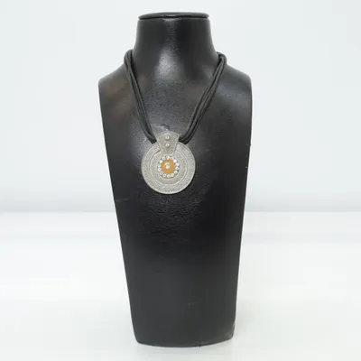 Ketting (Zwart, Grijs, Geel) Onbekend materiaal