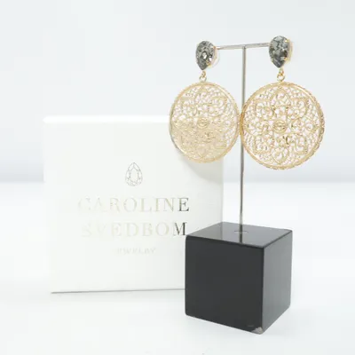 Boucles d'oreilles (Or) de Caroline Svedbom Métal inconnu