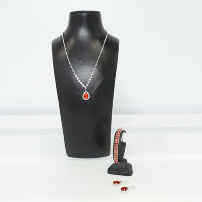 Parure de bijoux (Rouge, Argent) Métal inconnu