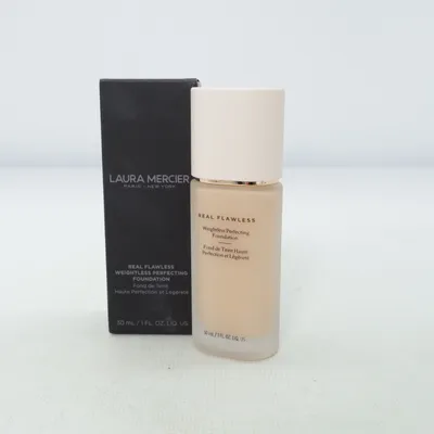 Foundation (Real Flawless Weightless Perfecting Foundation) from Laura Mercier