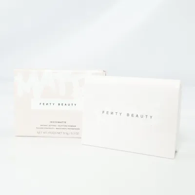 Puder (INVISIMATTE) från Fenty Beauty